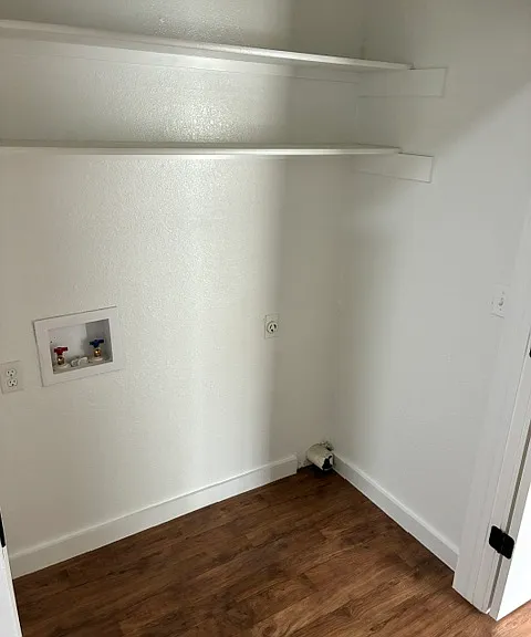 1606 N Hickory Ave — Photo 6