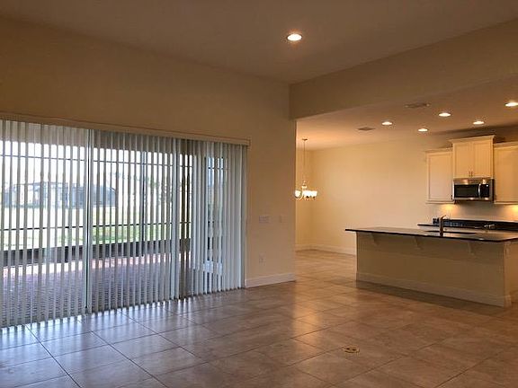 4th image of 3909 Redfin Pl