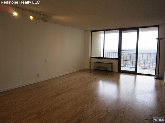 5th image of 300 Winston Dr #C1223-1223