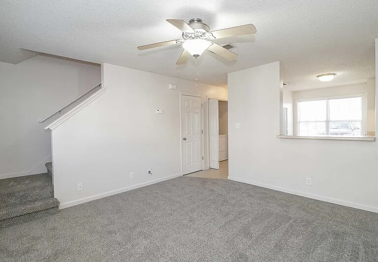 299 Raleigh Dr — Photo 6