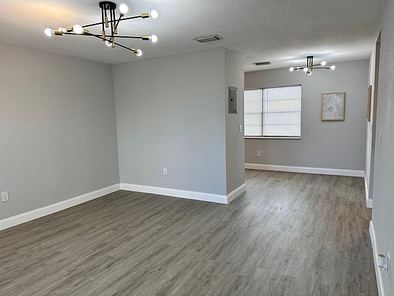 2nd image of 110 SE 7th St APT 2