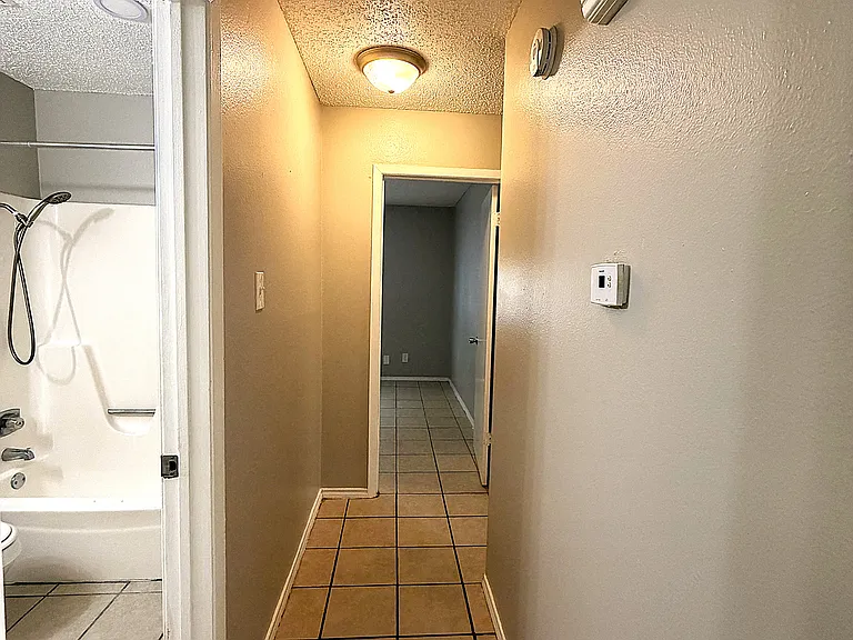 2105 Coach Dr — Photo 10