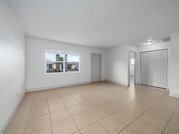 4th image of 555 Lee Ave