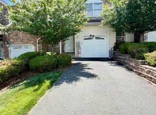 154 Springhill Dr, Morris Plains, NJ 07950