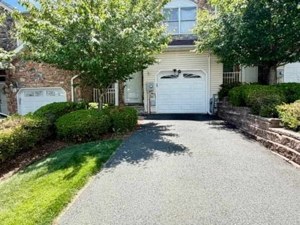 154 Springhill Dr, Morris Plains, NJ 07950