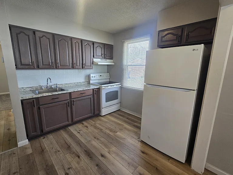 9113 Kathlyn Dr — Photo 6