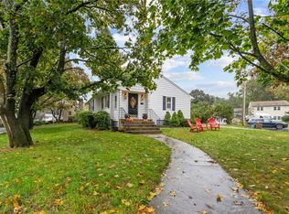15 Sandro Cir, Warwick, RI 02886