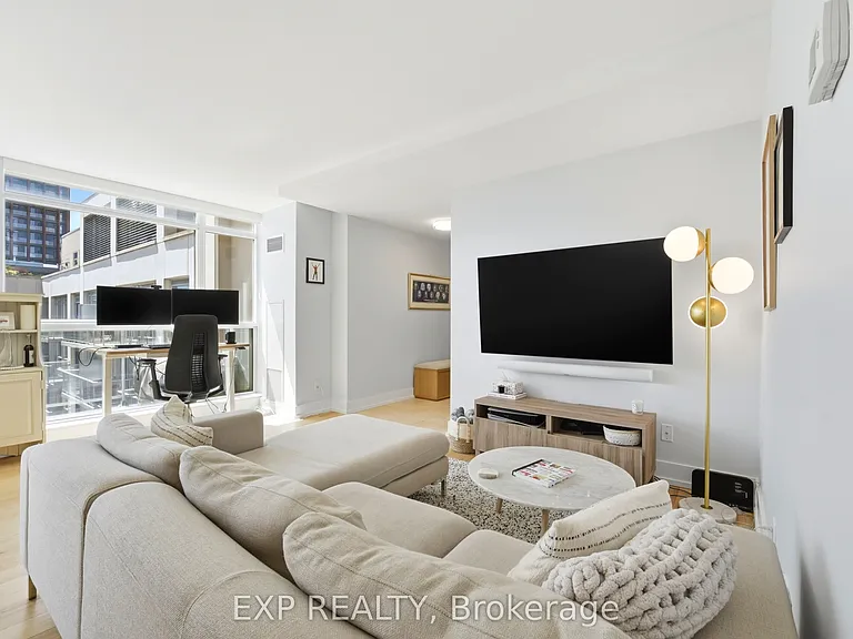 230 King St E #Penthouse 20 — Photo 11