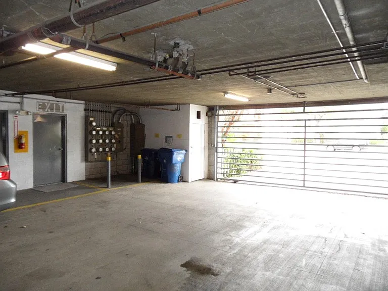 5320 Whitsett Ave #10 — Photo 34