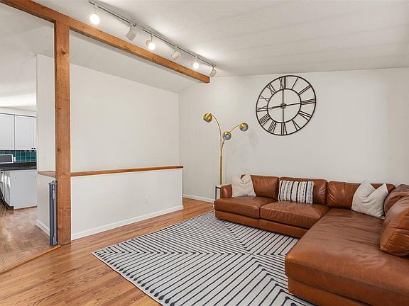 5th image of 10908 Hampshire Manor Ct