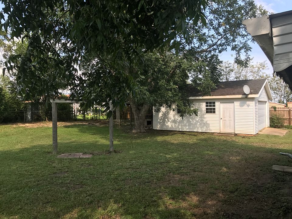 2nd image of 407 Whitten St