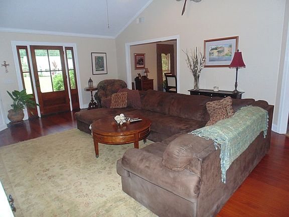 3rd image of 100 Meadowview Dr