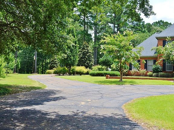 3rd image of 1116 Hawthorne Dr