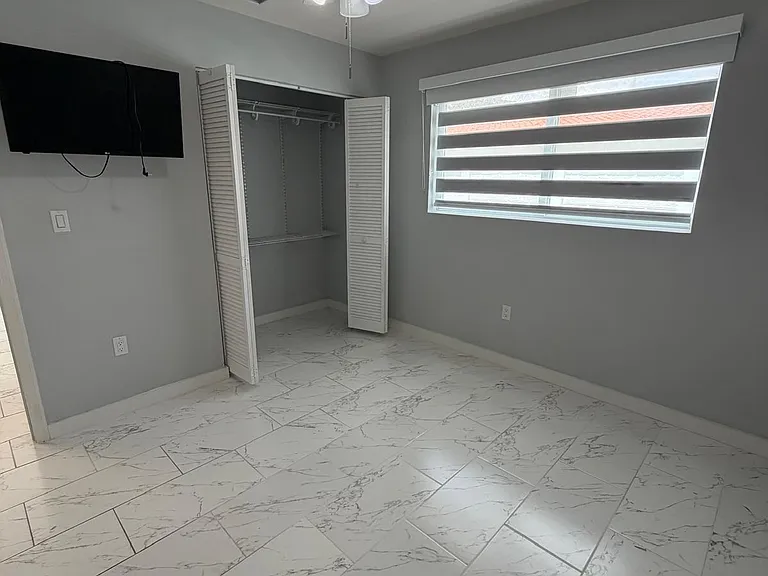3210 SW 24th Ter — Photo 5