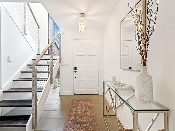 5th image of 819 Windermere Way