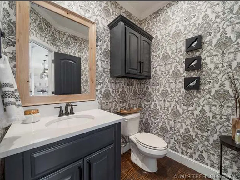 1436 E 35th Pl — Photo 13