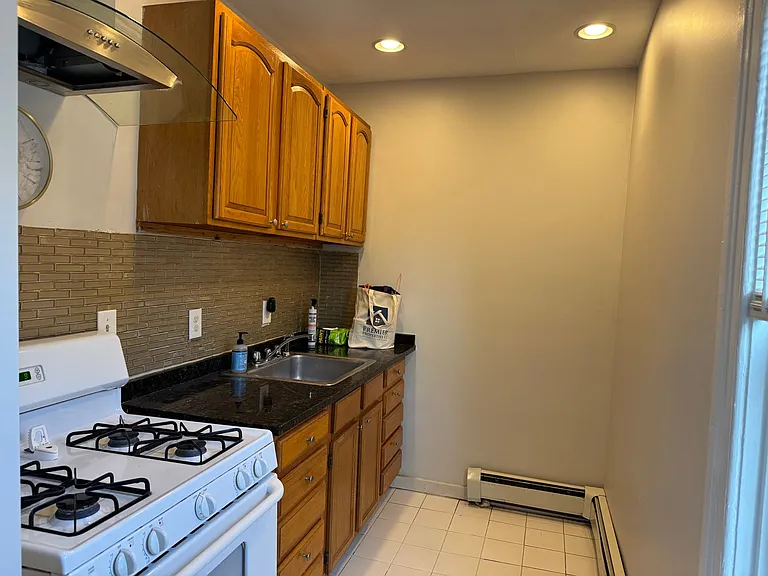 27 Camden Ave — Photo 1