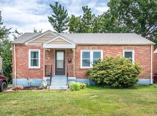 10432 San Carlos Ln, Saint Ann, MO 63074