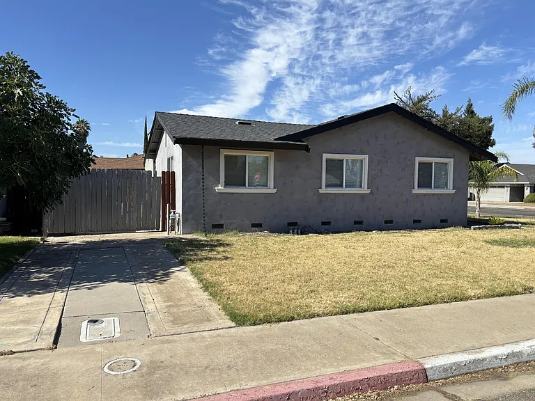 2405 Dels Ln — Photo 4