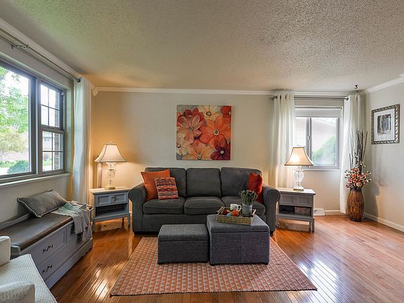 716 Locust St Windsor CO 80550-large-080-61-Living Room-1498x1000-72dpi.jpg