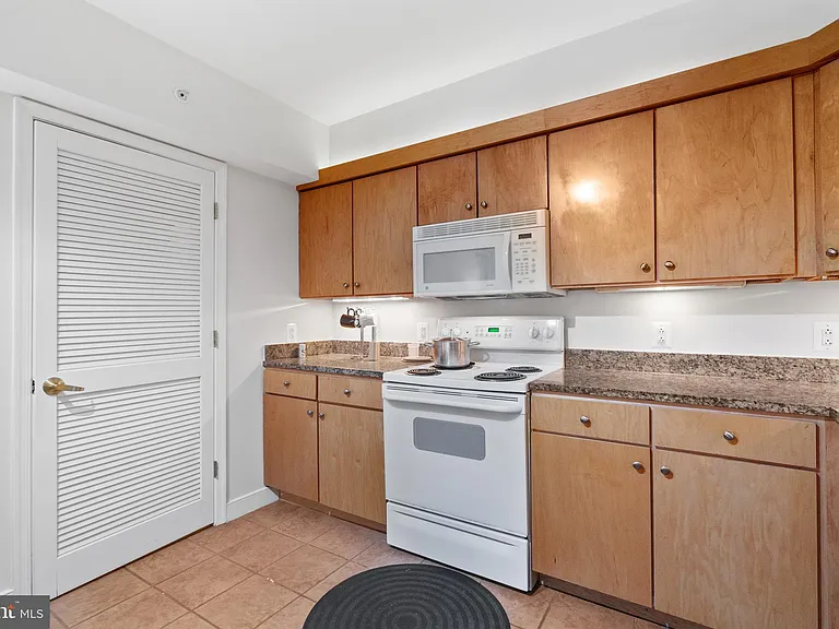 616 E St NW #304 — Photo 20