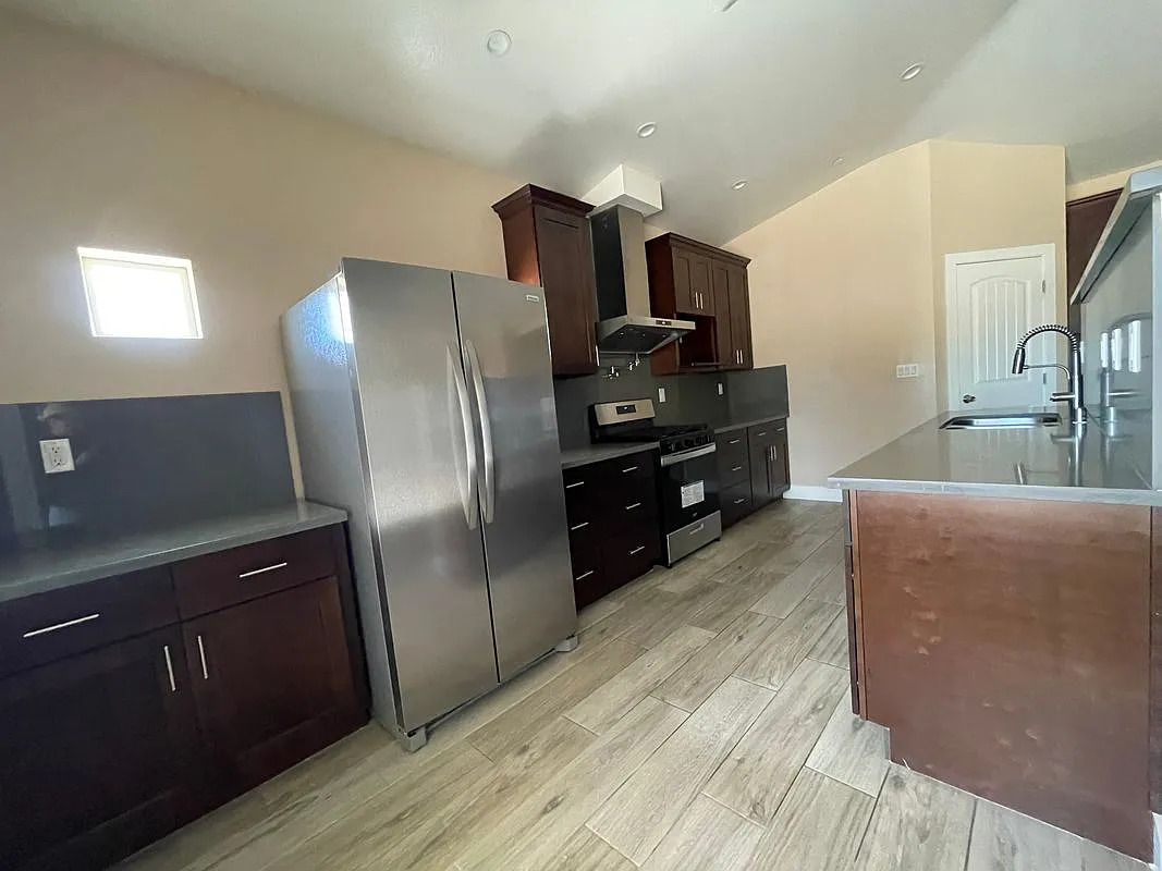 3 bed, 2.5 bath, 1986 sqft, $2,950 — Photo 4