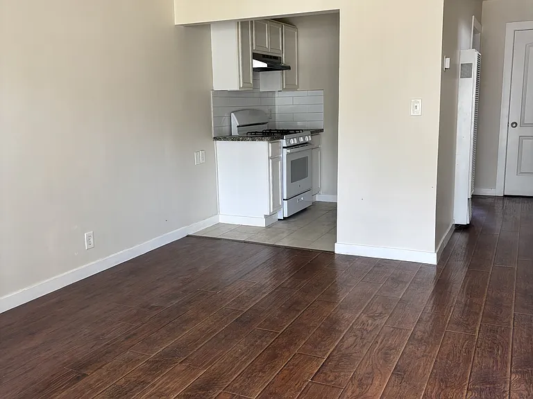 9427 S Broadway — Photo 11