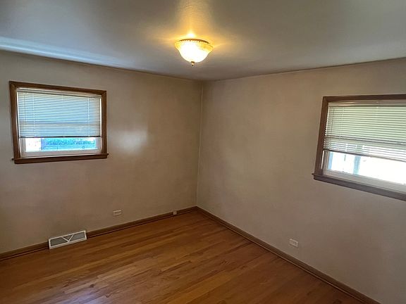 3rd image of 5725 S Newland Ave