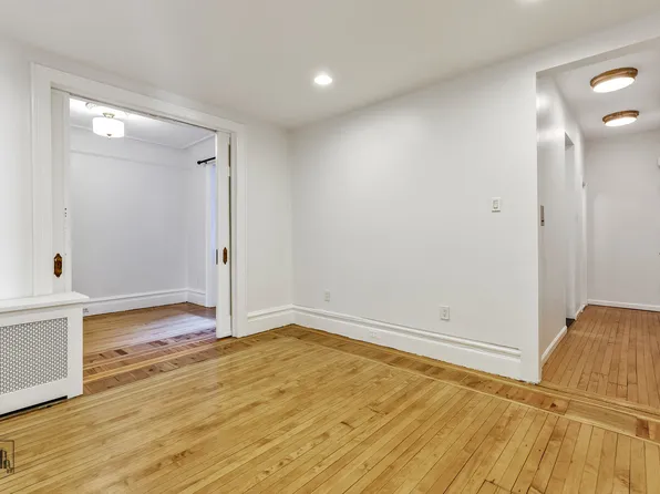 105 East 15th Street image 7 of 26