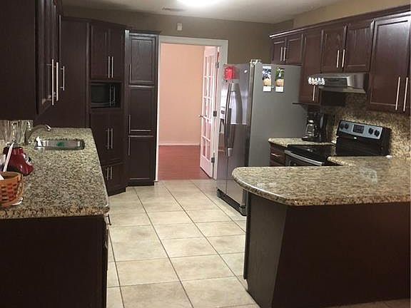 3rd image of 900 Sam Houston Blvd