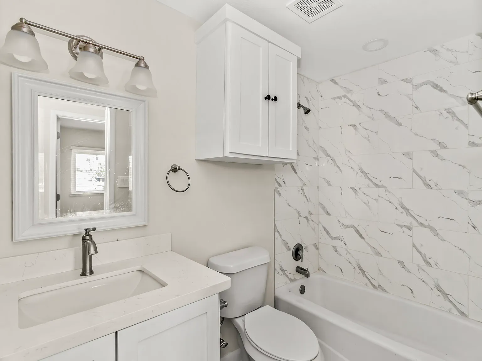 607 East Washington Street - 0 — Photo 4