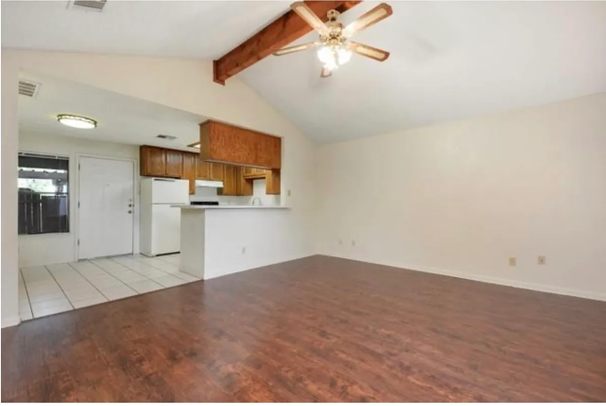 Building Photo - 3003 W Slaughter Ln #B
