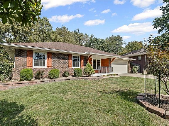 3rd image of 1206 Queens Pl