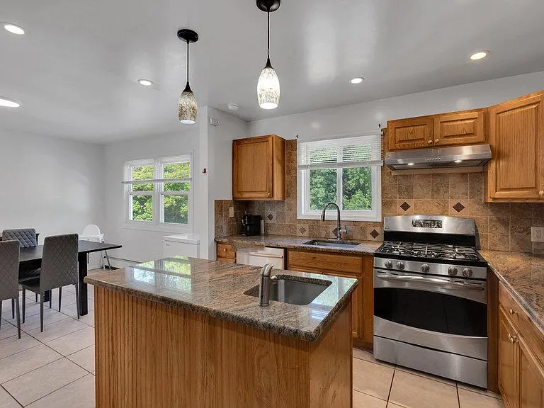 459 Norwood Ave — Photo 16
