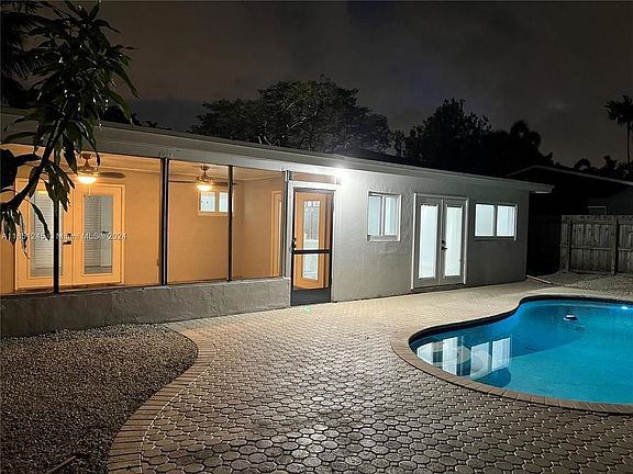 3rd image of 521 NE 49th St #521