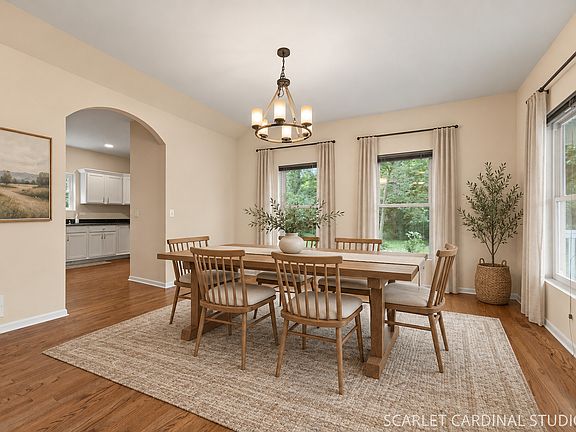 3rd image of 444 Cambridge Way