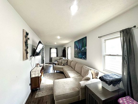5th image of 115 E 26th St