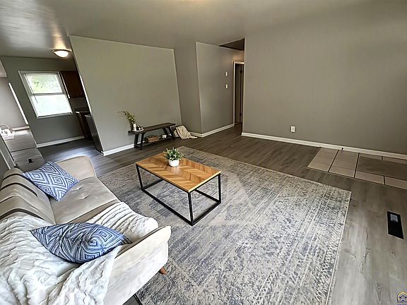 5th image of 3912 SW 26th St