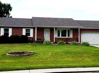 33 Little Knoll Dr, Hanover, PA 17331