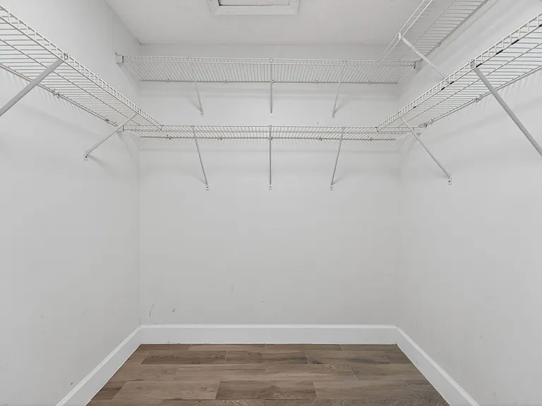 889 Hamilton Dr #889D — Photo 15