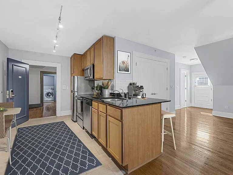 3717-21 Westminster — Photo 13