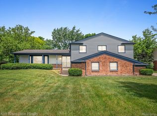 30728 W Forteen Mile Rd, West Bloomfield, MI 48322