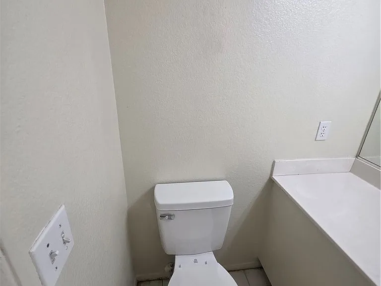 8008 Dover Shores Ave — Photo 72