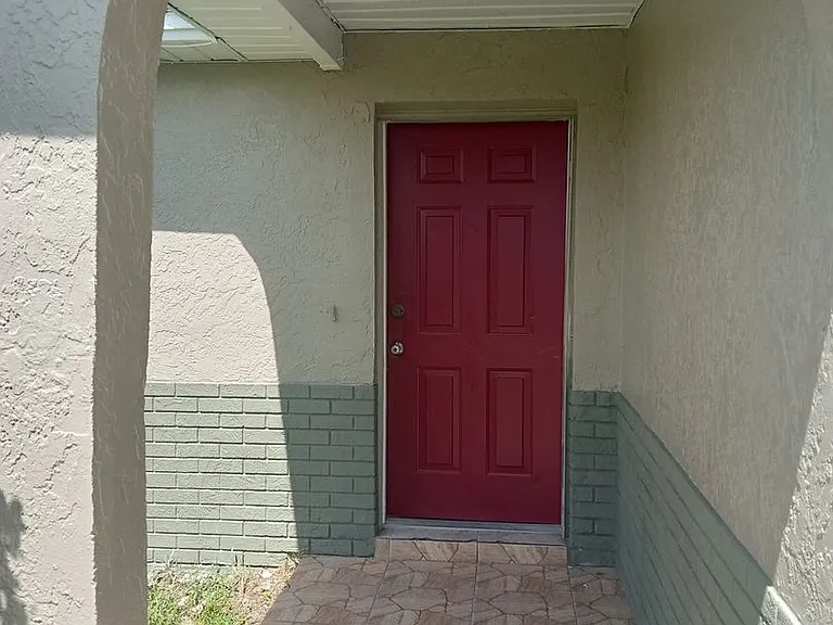 2610 Brett Ct — Photo 2