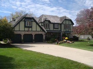 55 Seneca Ave E, Hawthorn Woods, IL 60047