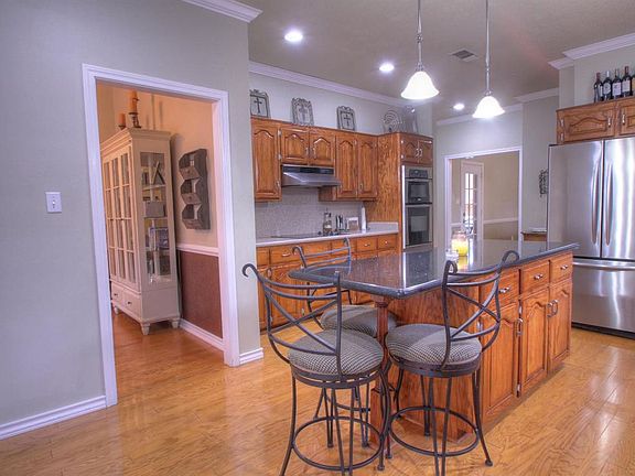 3rd image of 3513 Woodridge Dr