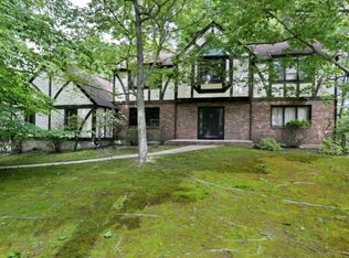 88 Willow Dr, Old Tappan, NJ 07675