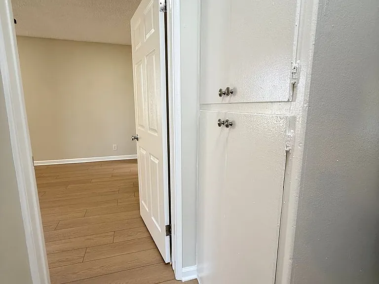 1031 N Ogden Dr — Photo 8