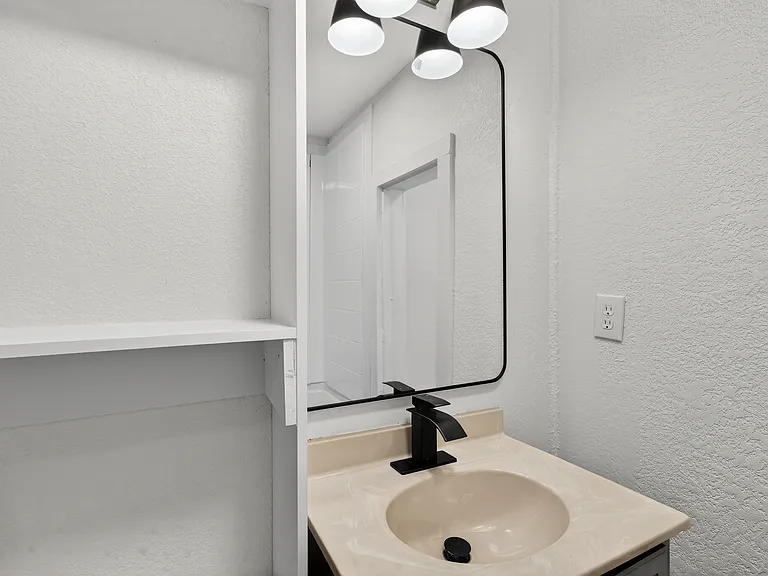 Second bedroom bathroom