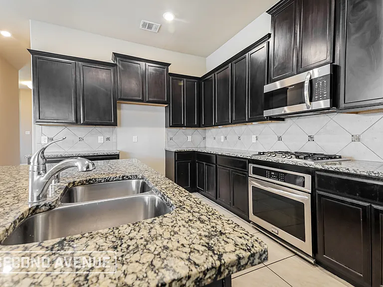 3611 Brazos St — Photo 3